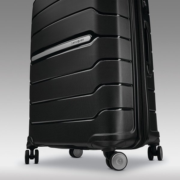 Freeform 28" Expandable Spinner Suitcase - Black